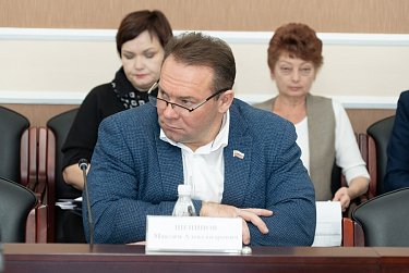 Более 145,5 млрд доходов и 163,5 млрд расходов